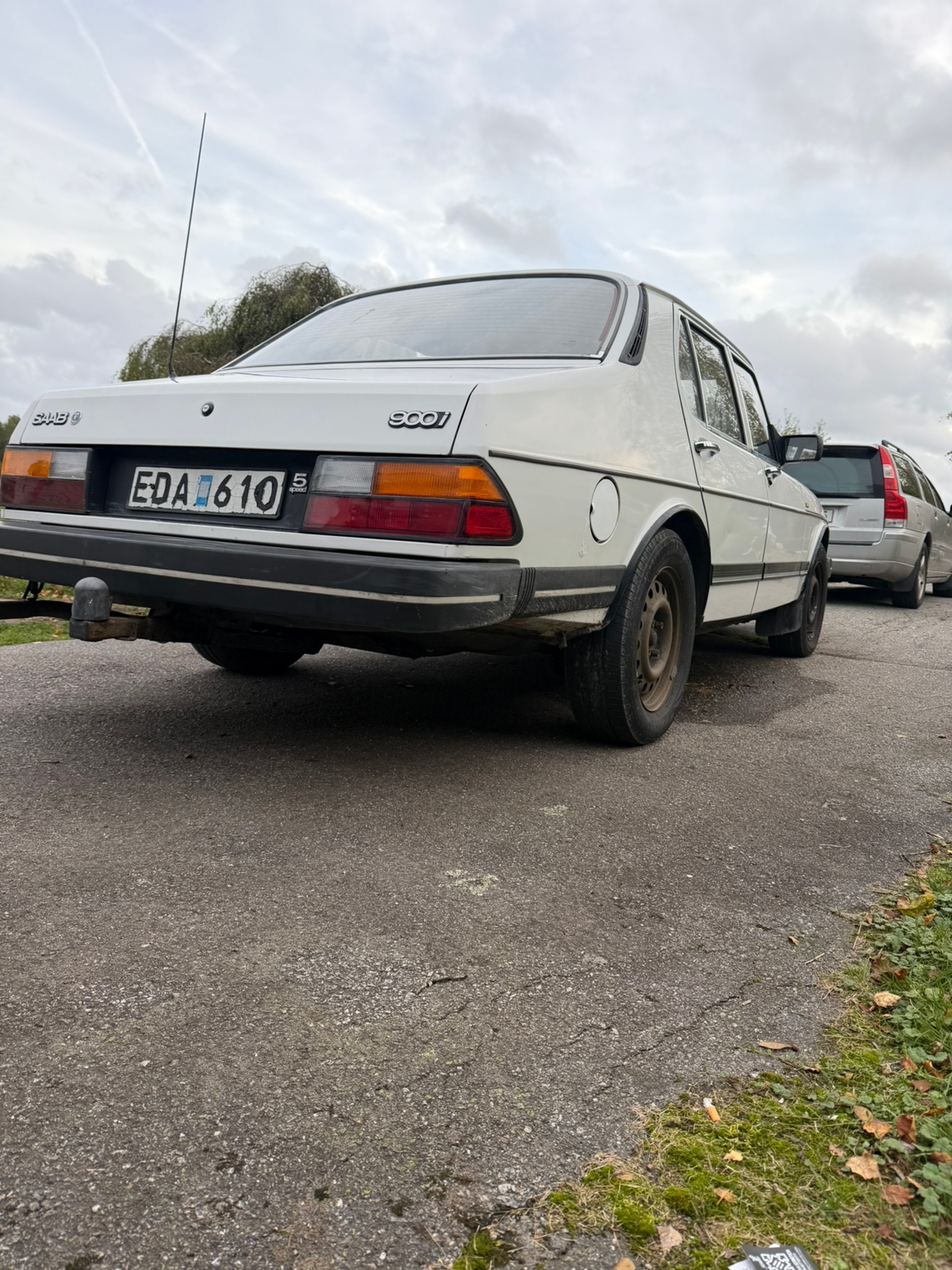 Saab 900 4-dörrars Sedan 2.0 Manuell 1985, bild 3/6