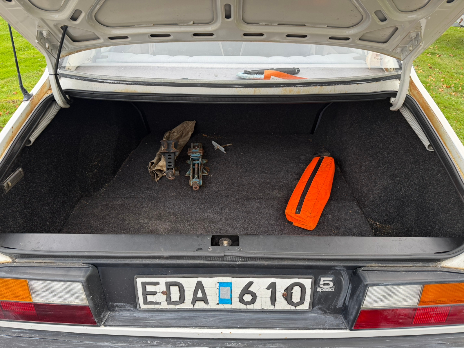 Saab 900 4-dörrars Sedan 2.0 Manuell 1985, bild 4/6