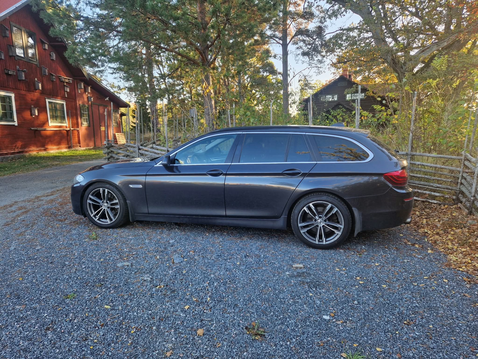 BMW 520 d Touring Manuell 2014, bild 2/5