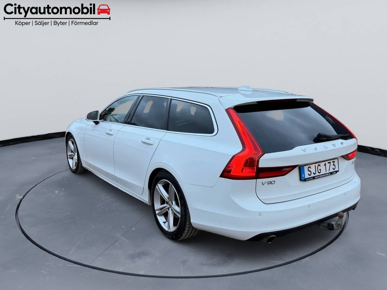Volvo V90 D4 Momentum Advanced Edition 2019, bild 5/10