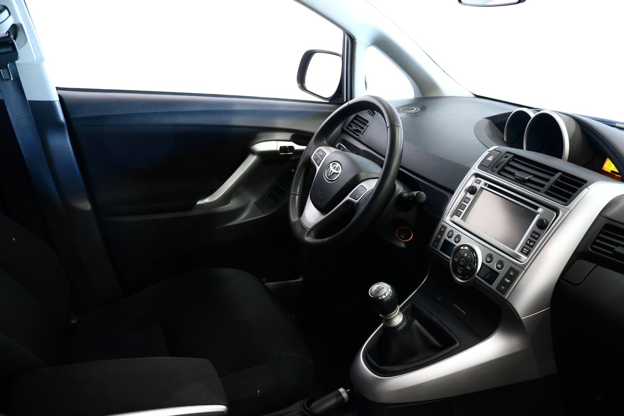 Toyota Verso 2.0 D-4D 2012, photo 6/10