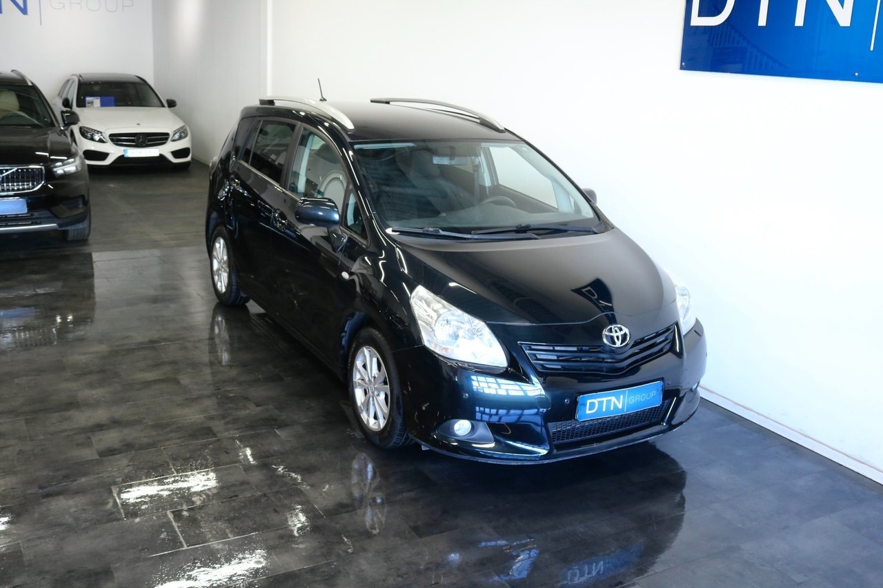 Toyota Verso 2.0 D-4D 2012, photo 4/10