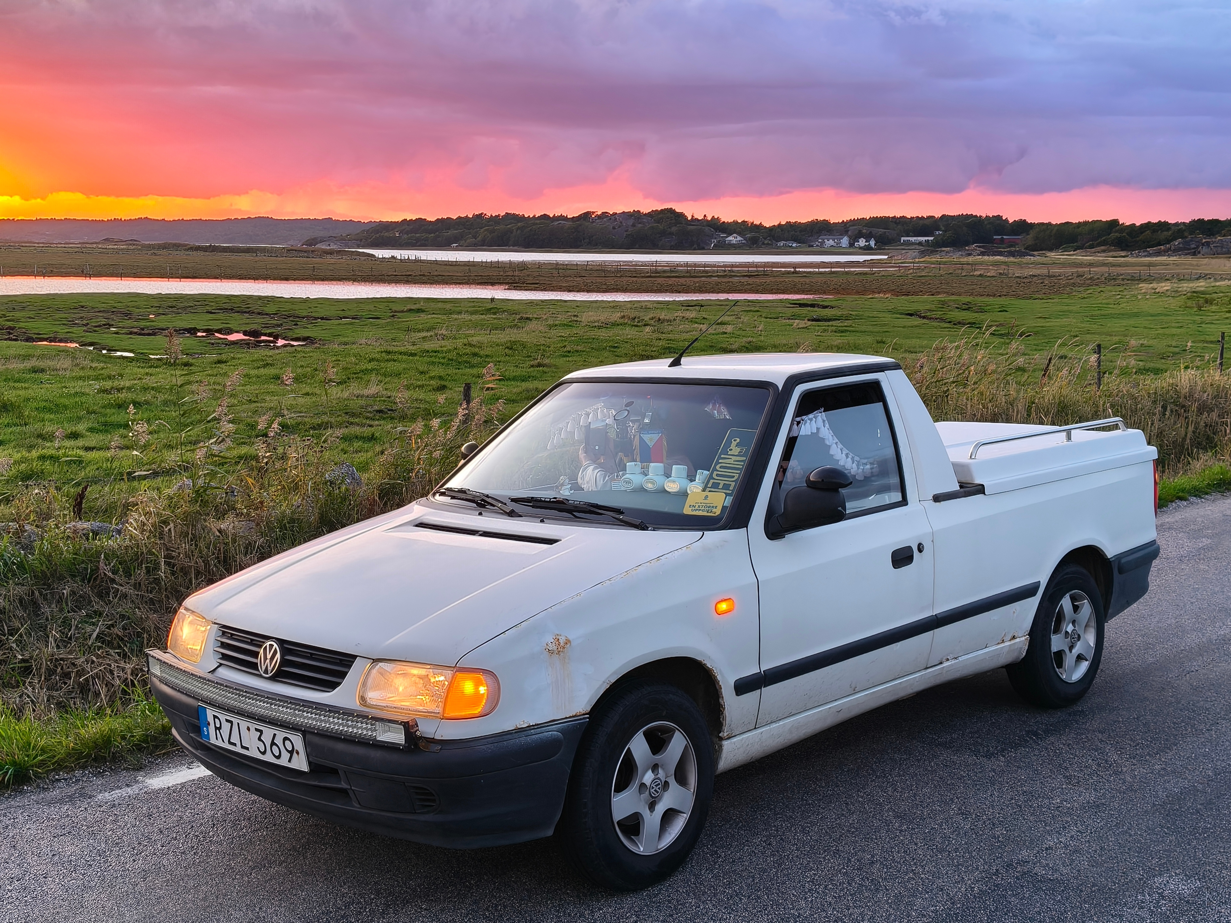 Volkswagen Caddy Pickup 1.9 D Manuell 2001, bild 2/4