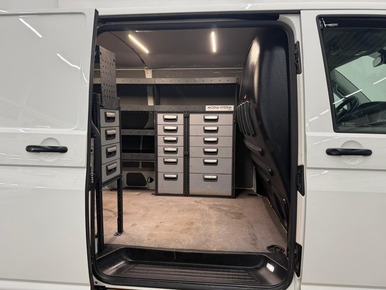 Volkswagen Transporter 2.0 TDI 2023, bild 6/10