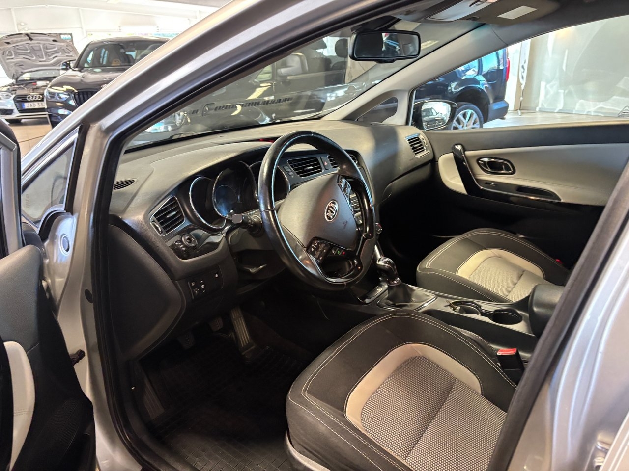 Kia Ceed 1.6 CRDi 128 2013, bild 6/9