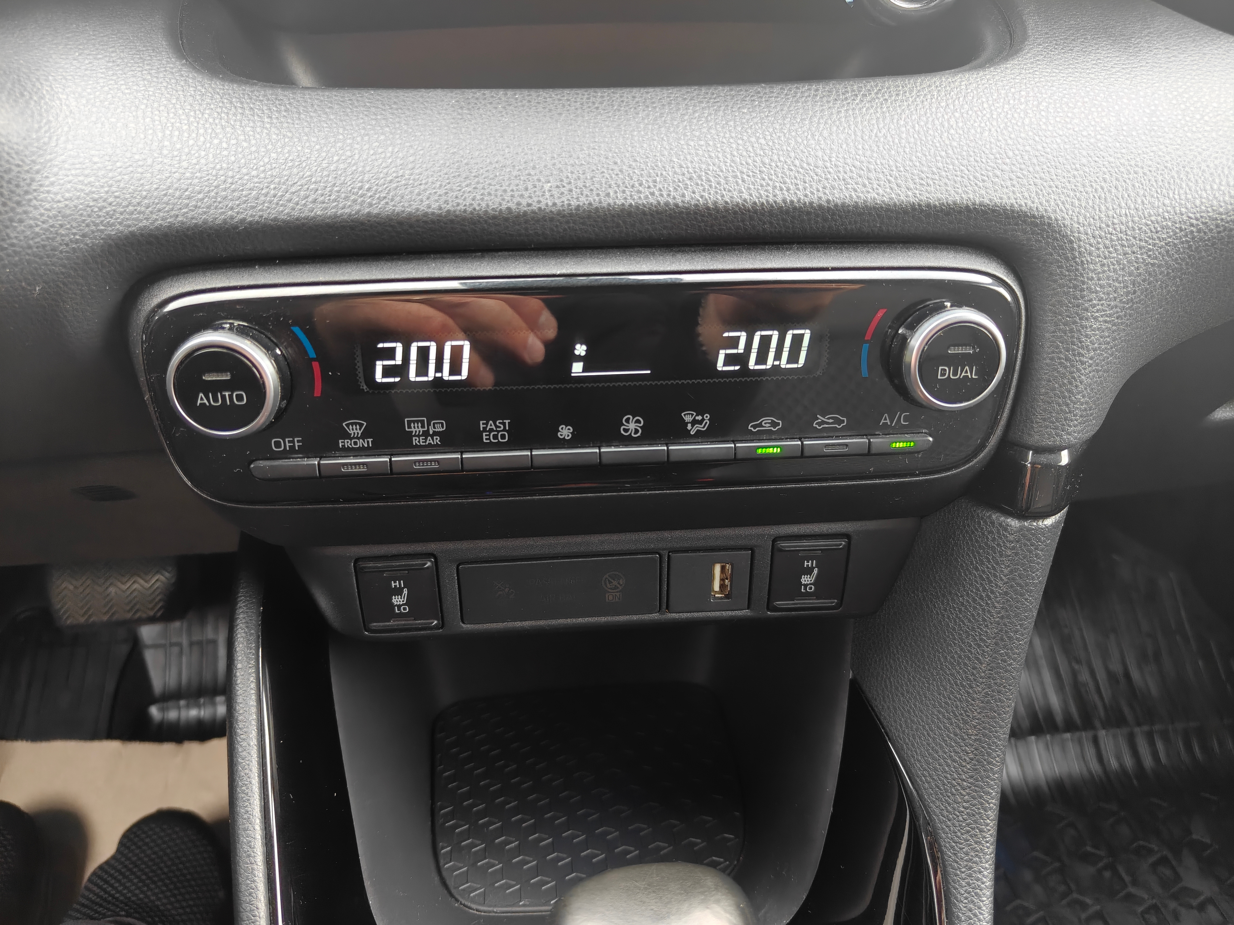Toyota Yaris Hybrid CVT 2020, bild 7/8