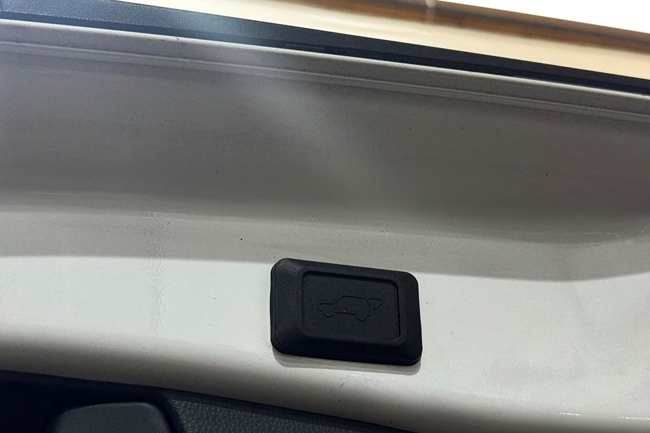 Toyota RAV4 2.5 Hybrid Executive 2023, photo 33/33