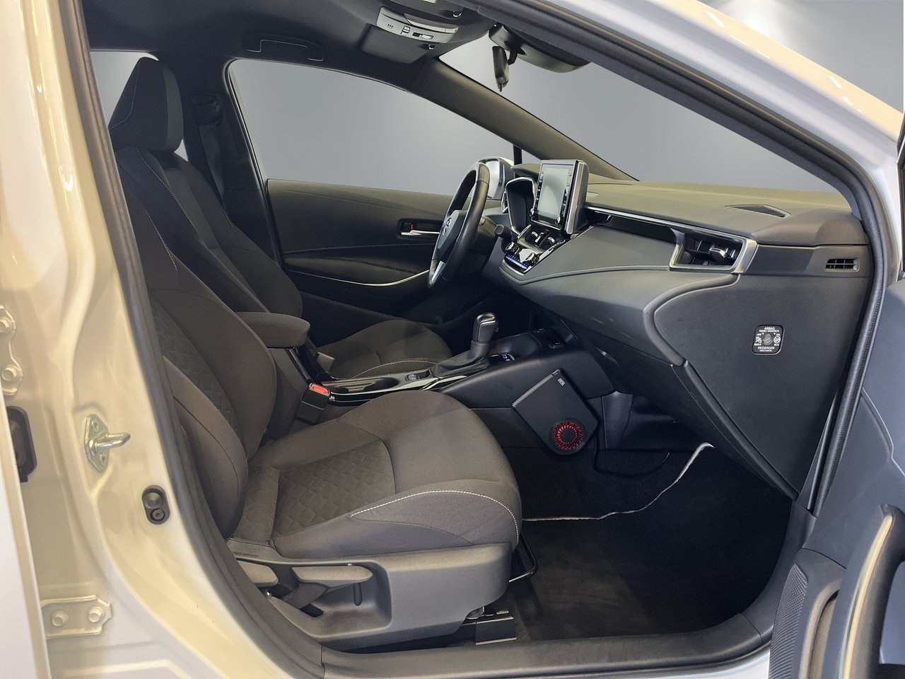 Toyota Corolla 1.8 Hybrid 2020, photo 9/10