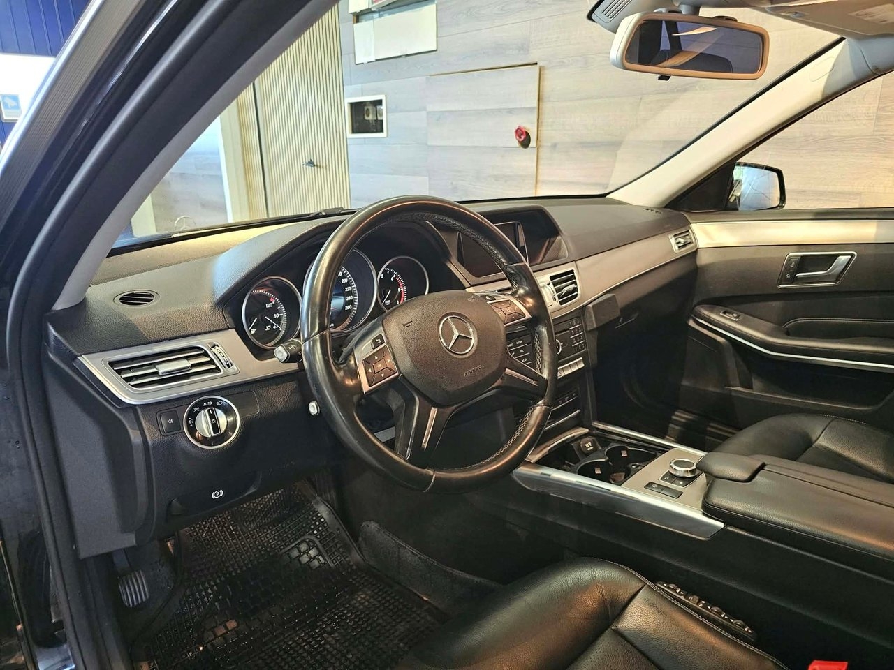 Mercedes-Benz E 220 T BlueTEC 9G-Tronic 2016, bild 4/10