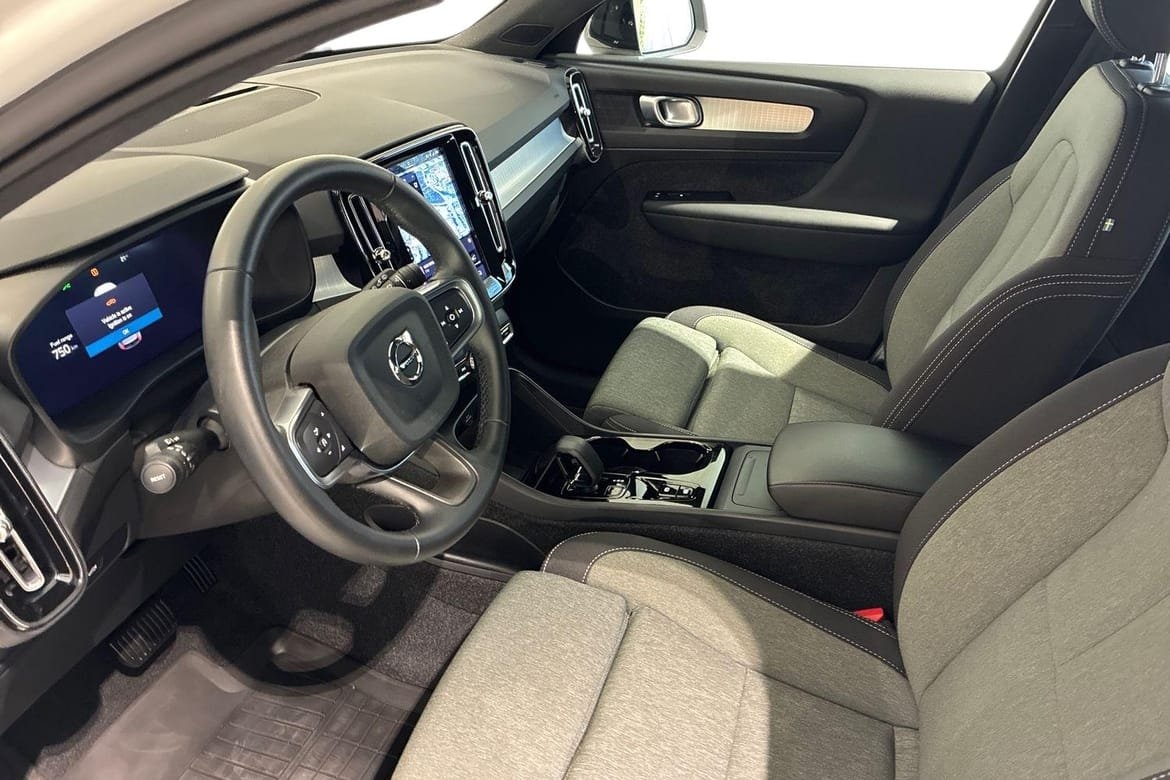 Volvo XC40 B4 Plus Dark 2025, bild 7/10