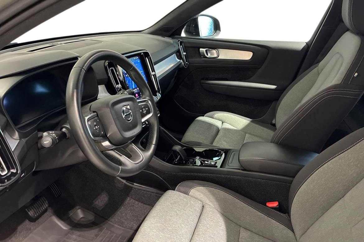 Volvo XC40 B4 Plus Dark 2025, bild 7/10