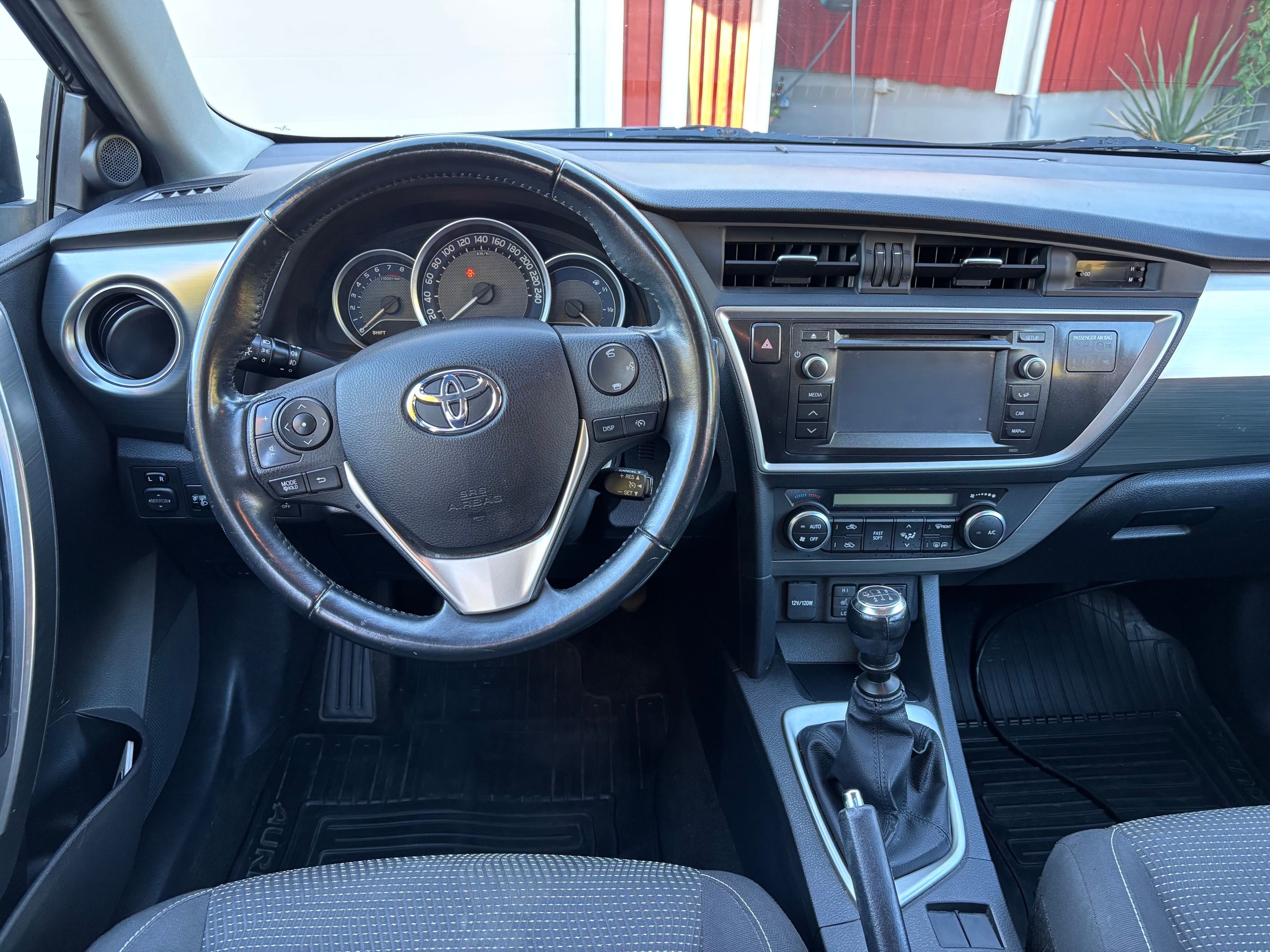 Toyota Auris 1.6 Valvematic Manuell 2013, bild 7/10