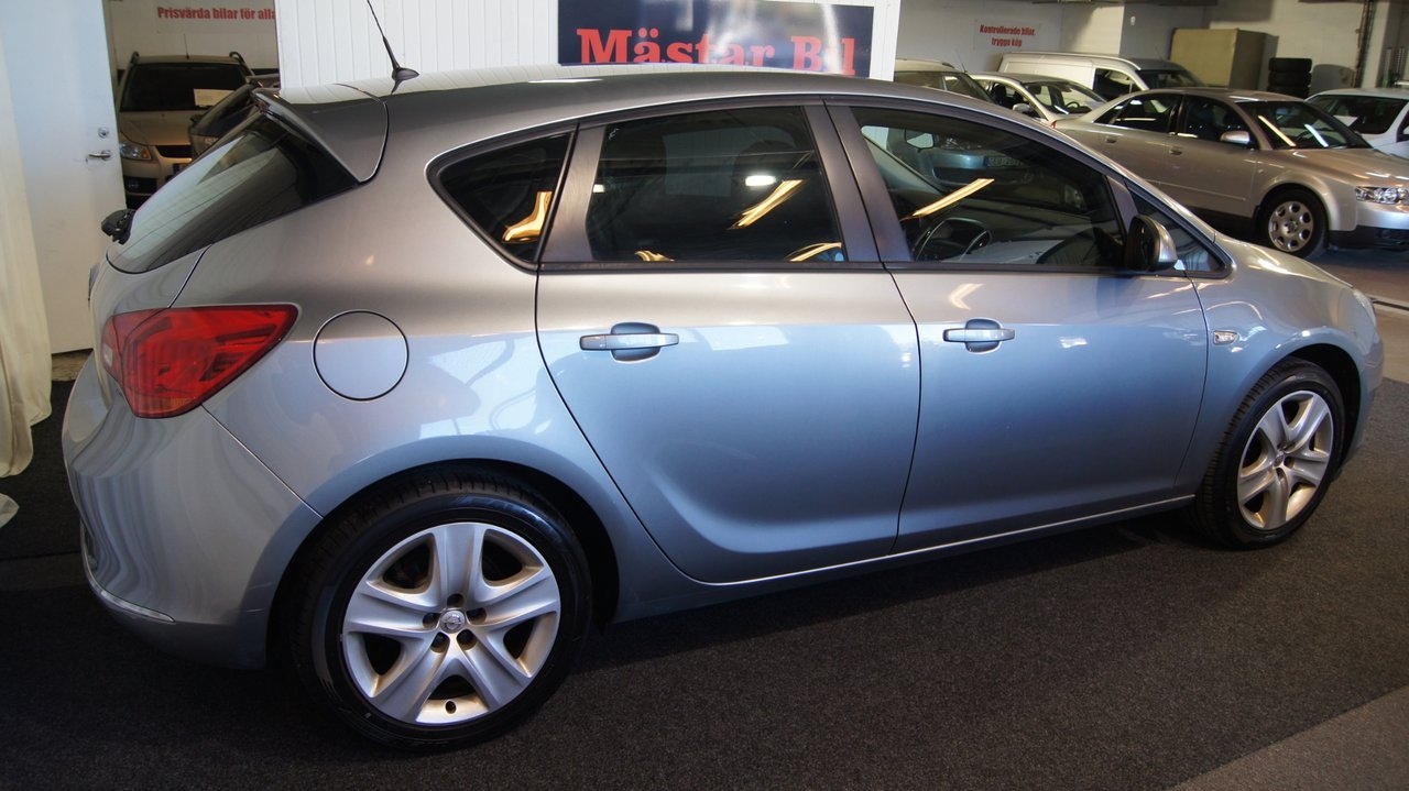 Opel Astra 1.6 Enjoy 2013, bild 2/10