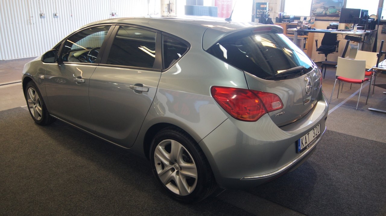 Opel Astra 1.6 Enjoy 2013, bild 3/10