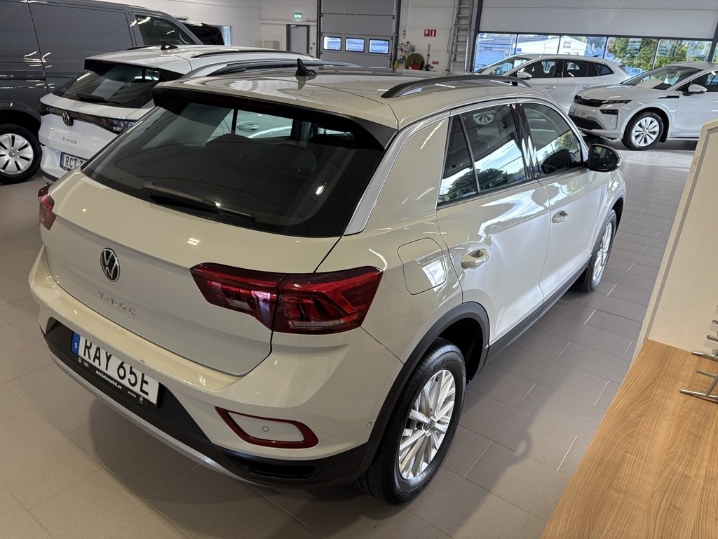 Volkswagen T-Roc 1.5 TSI 2024, photo 6/10
