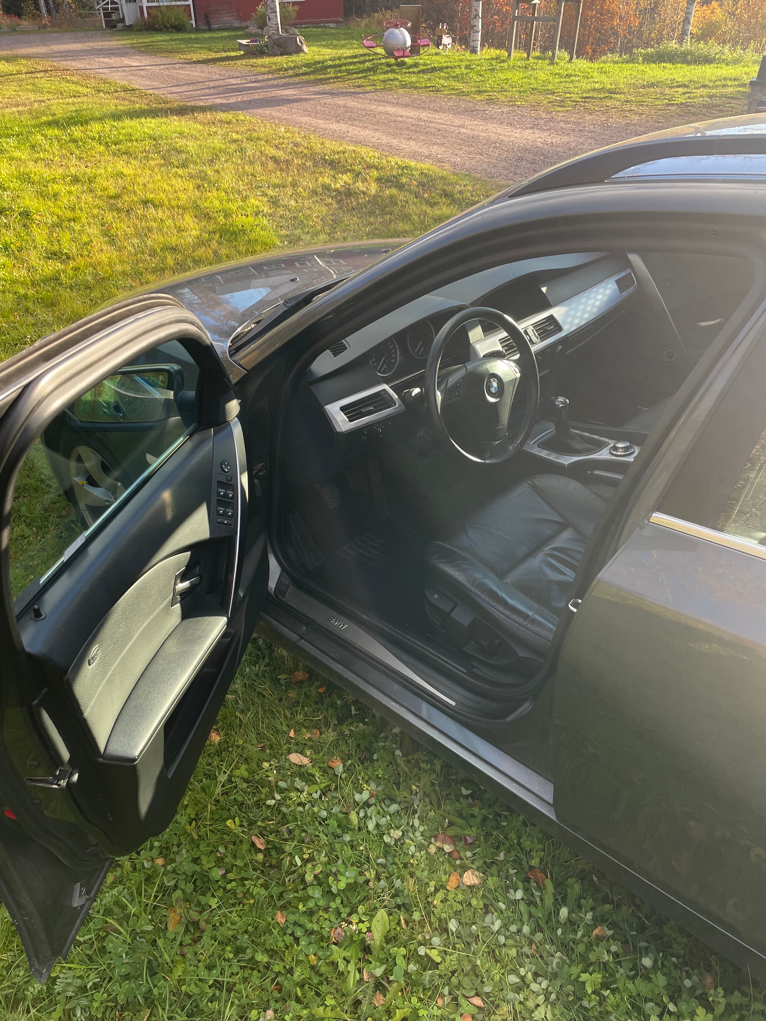 BMW 525i 2005, bild 3/4