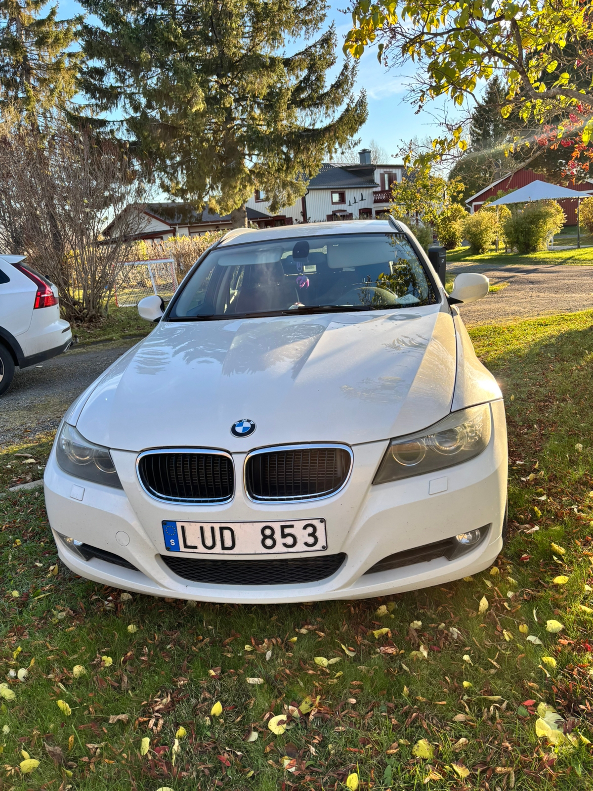 BMW 320 d xDrive Touring Manuell 2011, bild 2/5