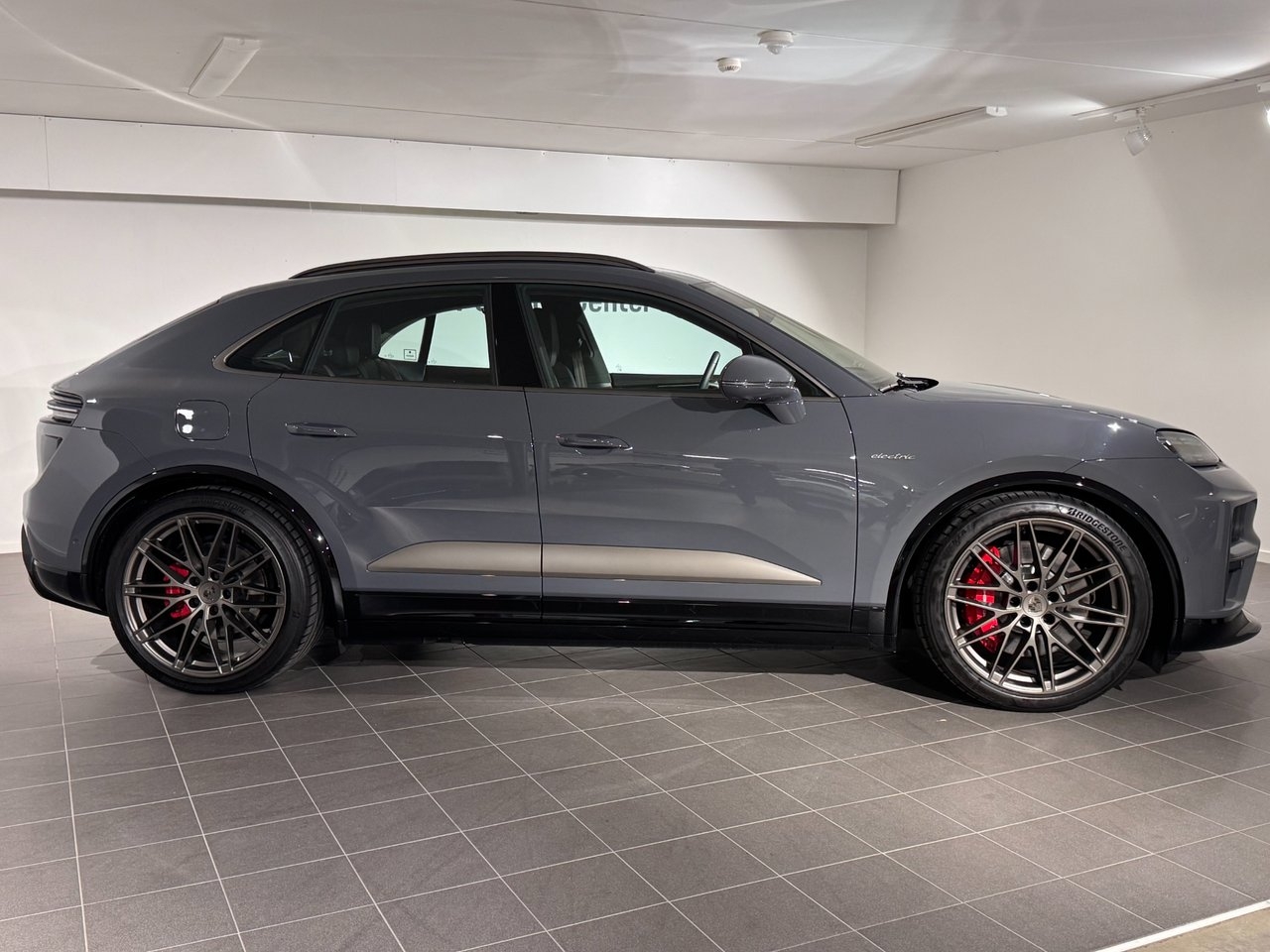 Porsche Macan Turbo 2025, bild 3/10