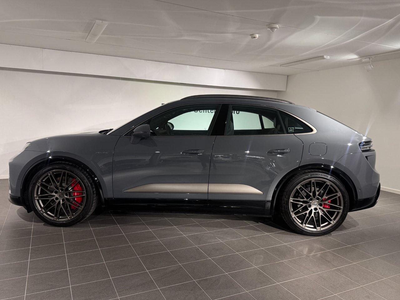 Porsche Macan Turbo 2025, bild 4/10