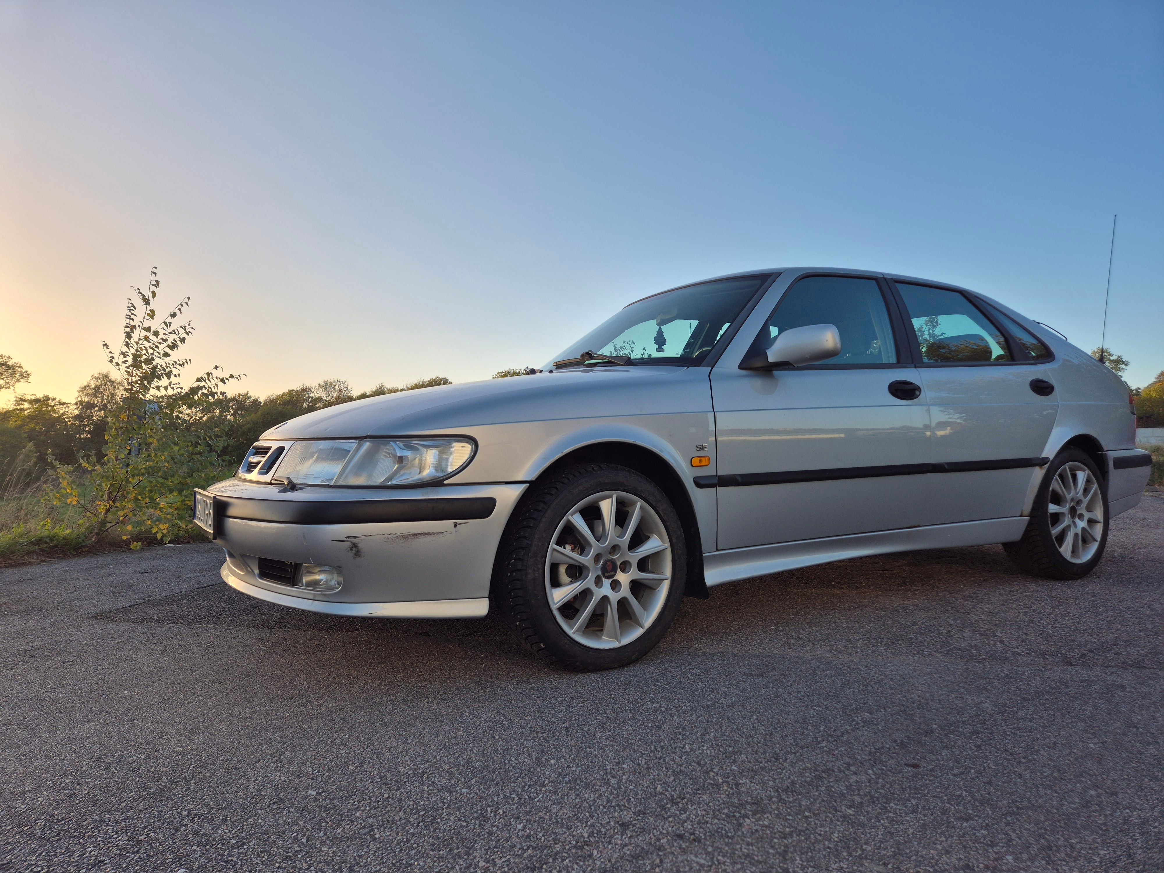 Saab 9-3 5-dörrar 2.0 T Manuell 1999, bild 2/10