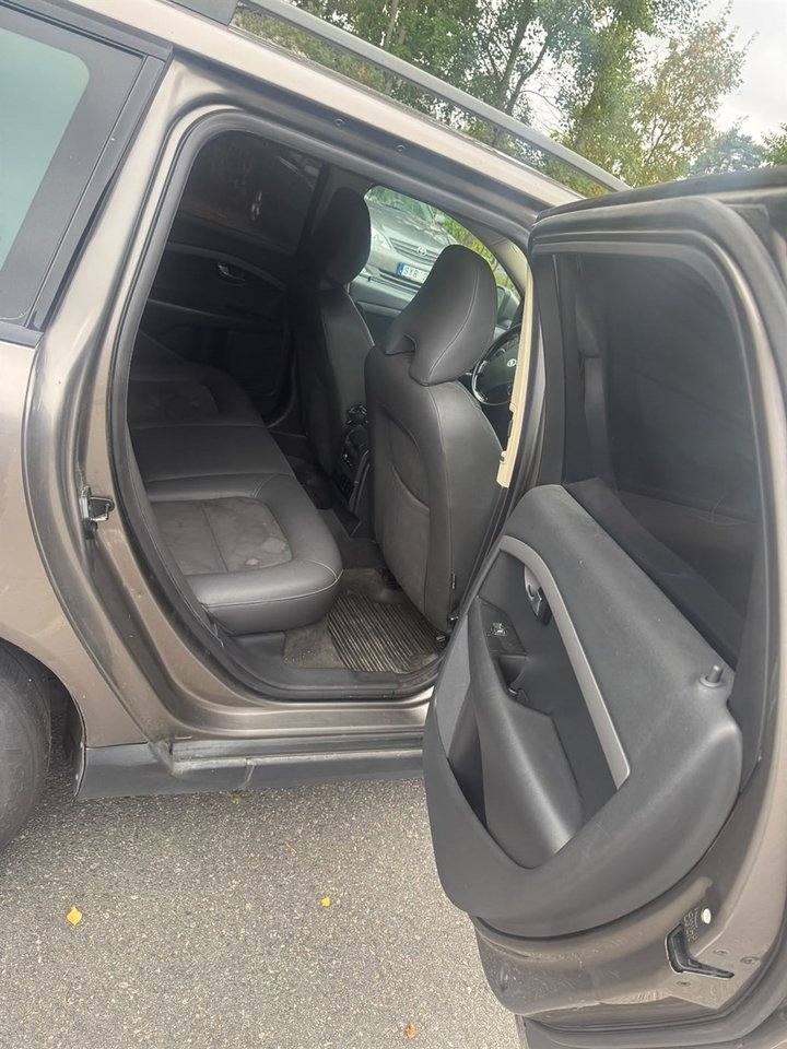 Volvo V70 D5 Kinetic 2008, kuva 3/9
