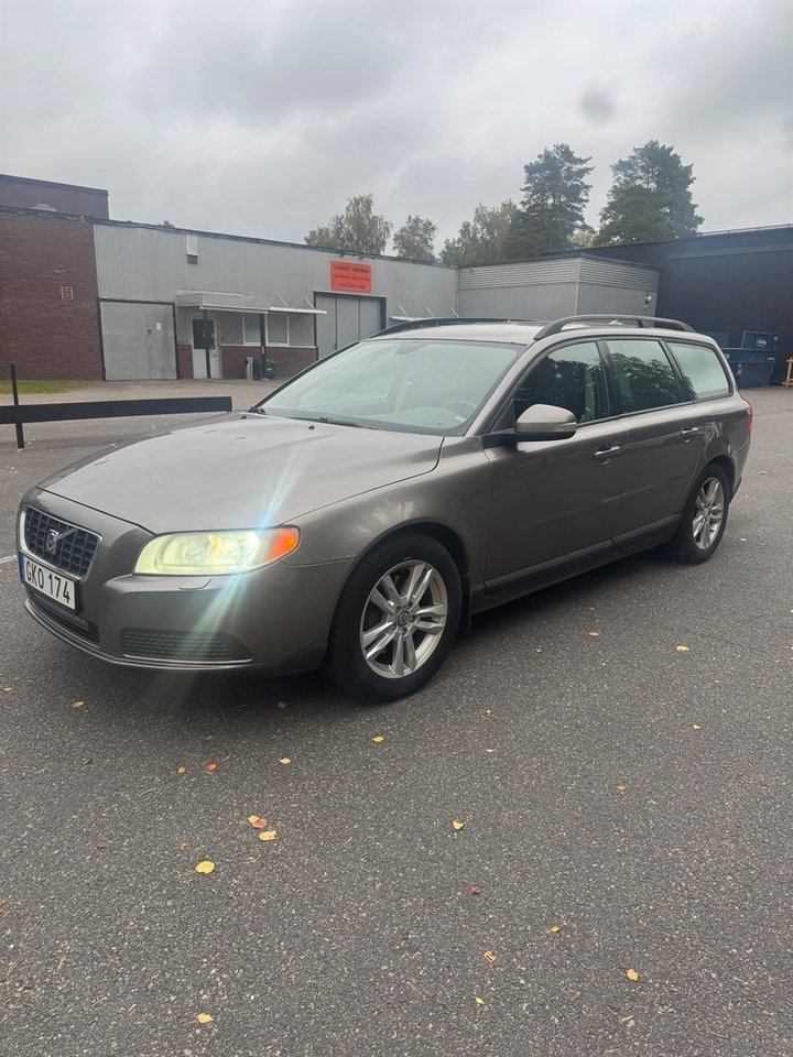 Volvo V70 D5 Kinetic 2008, kuva 2/9