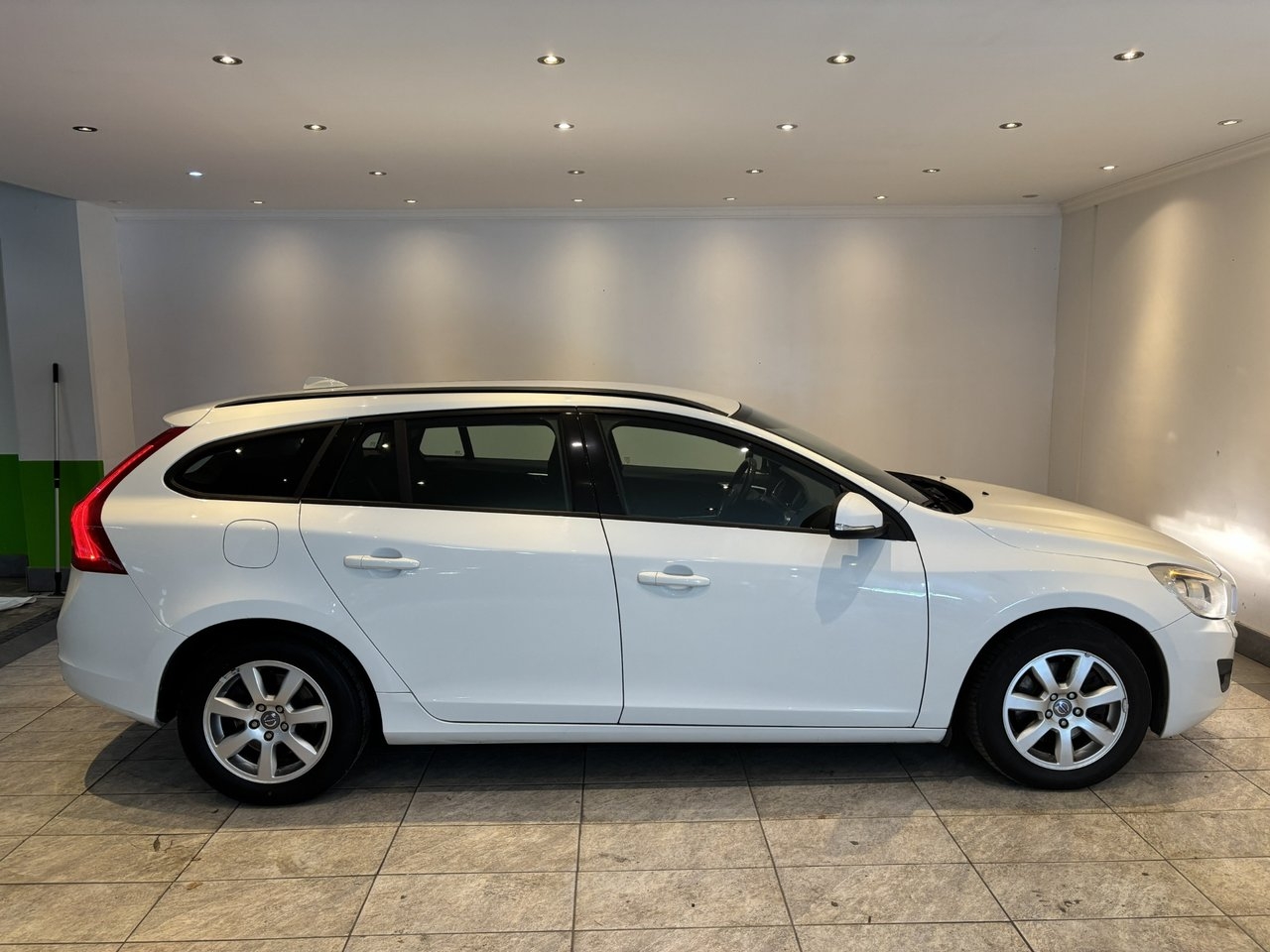Volvo V60 T3 Momentum 2013, bild 6/10