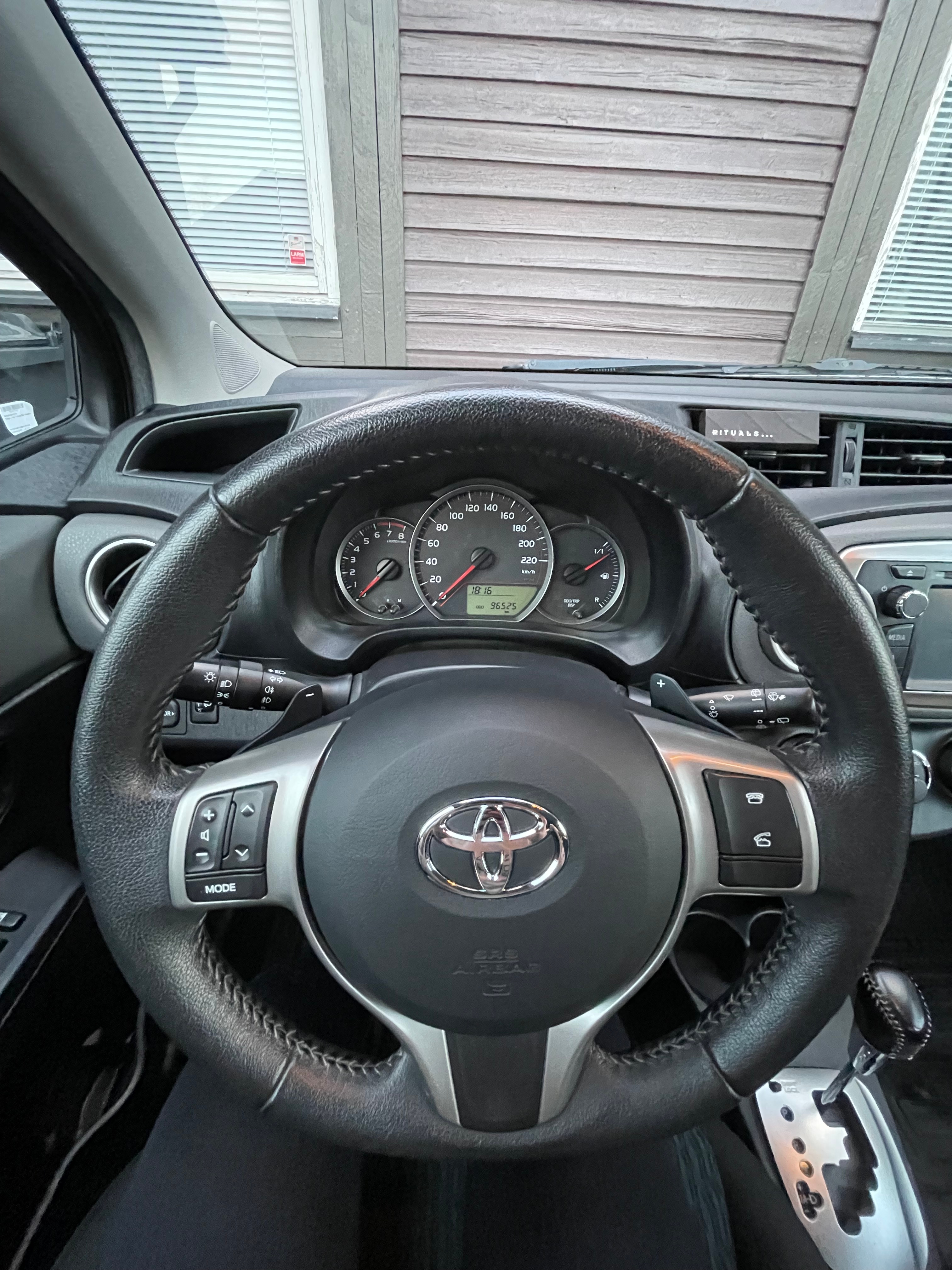 Toyota Yaris 1.33 2011, bild 7/10