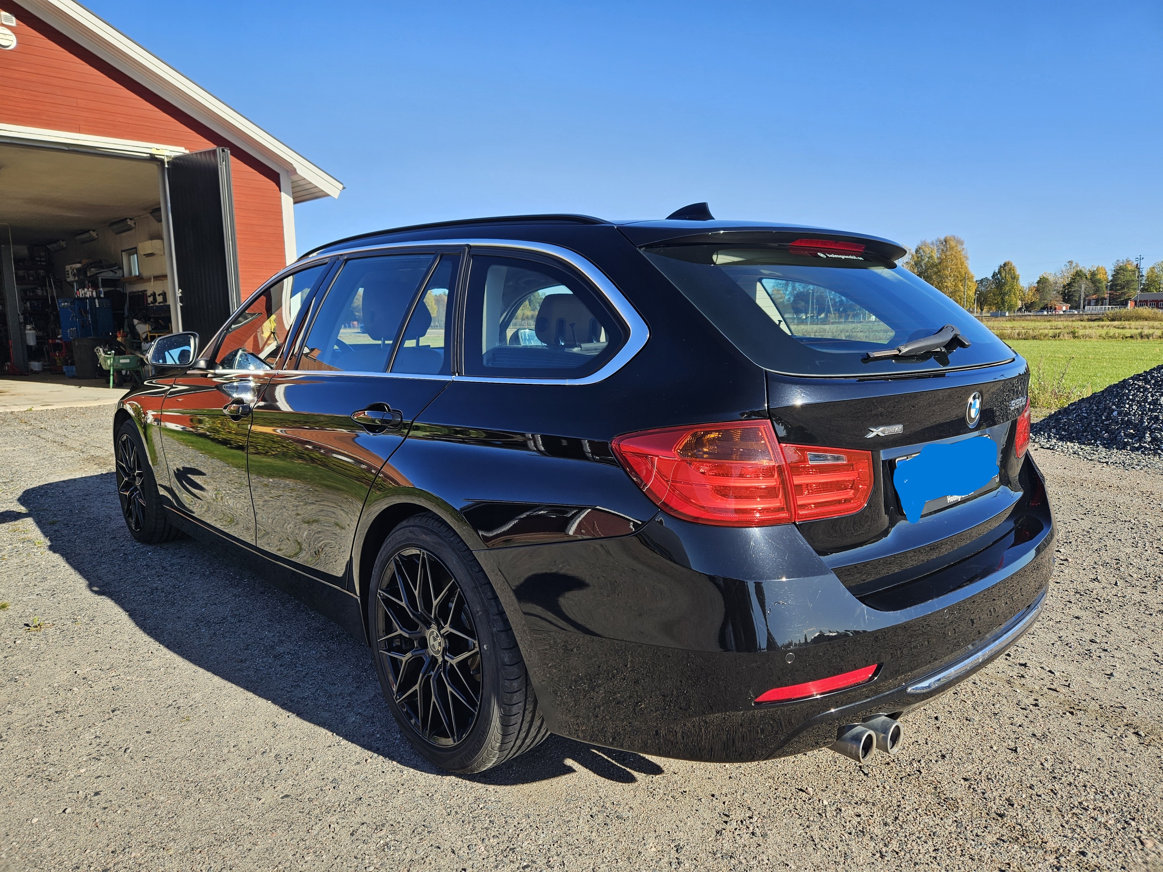 BMW 330d 2014, bild 2/6