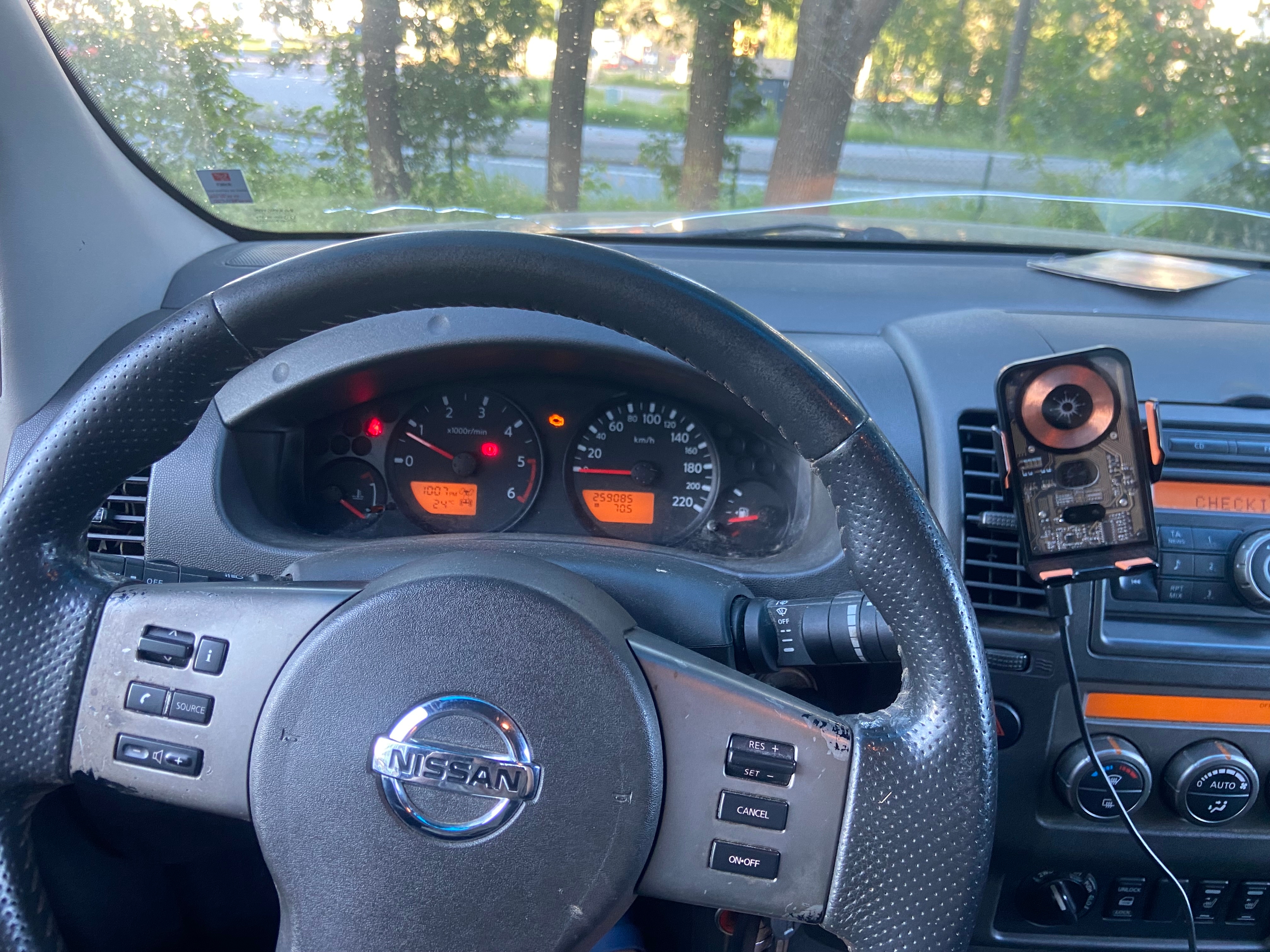 Nissan Navara 2.5 dCi 2010, bild 2/10