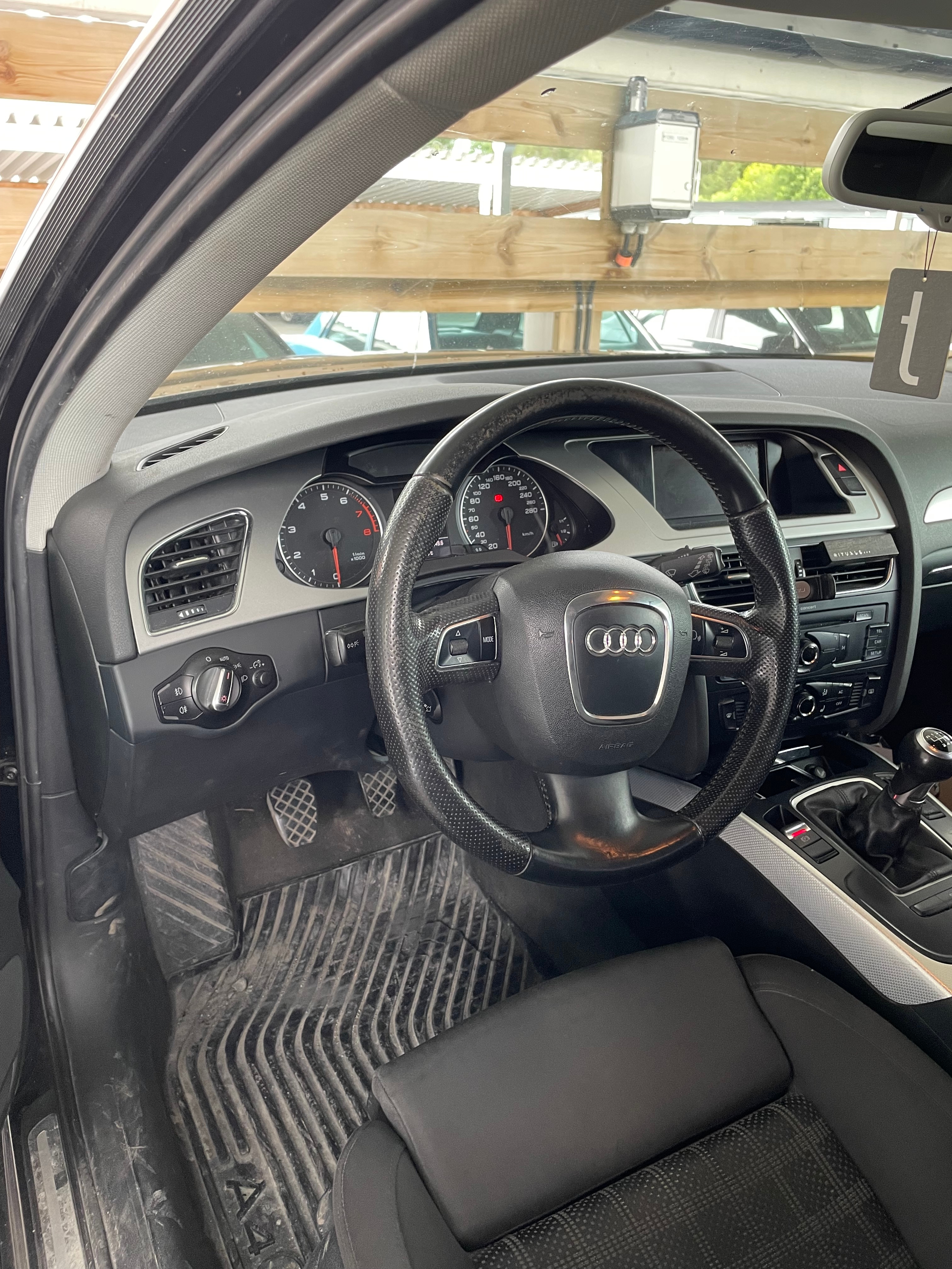 Audi A4 2011, bild 4/4