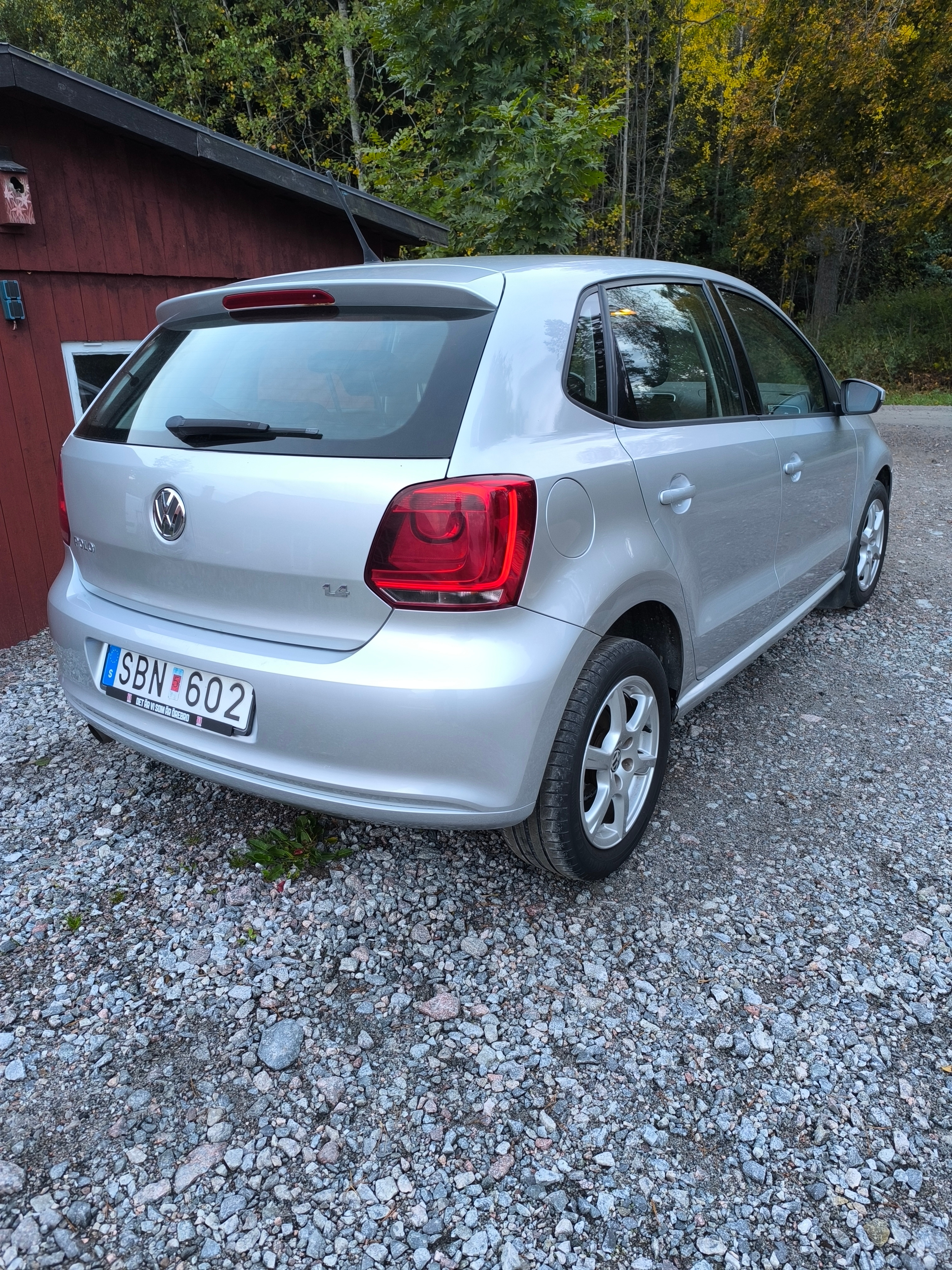 Volkswagen Polo 5-dörrar 1.4 MPI Manuell 2010, bild 2/3