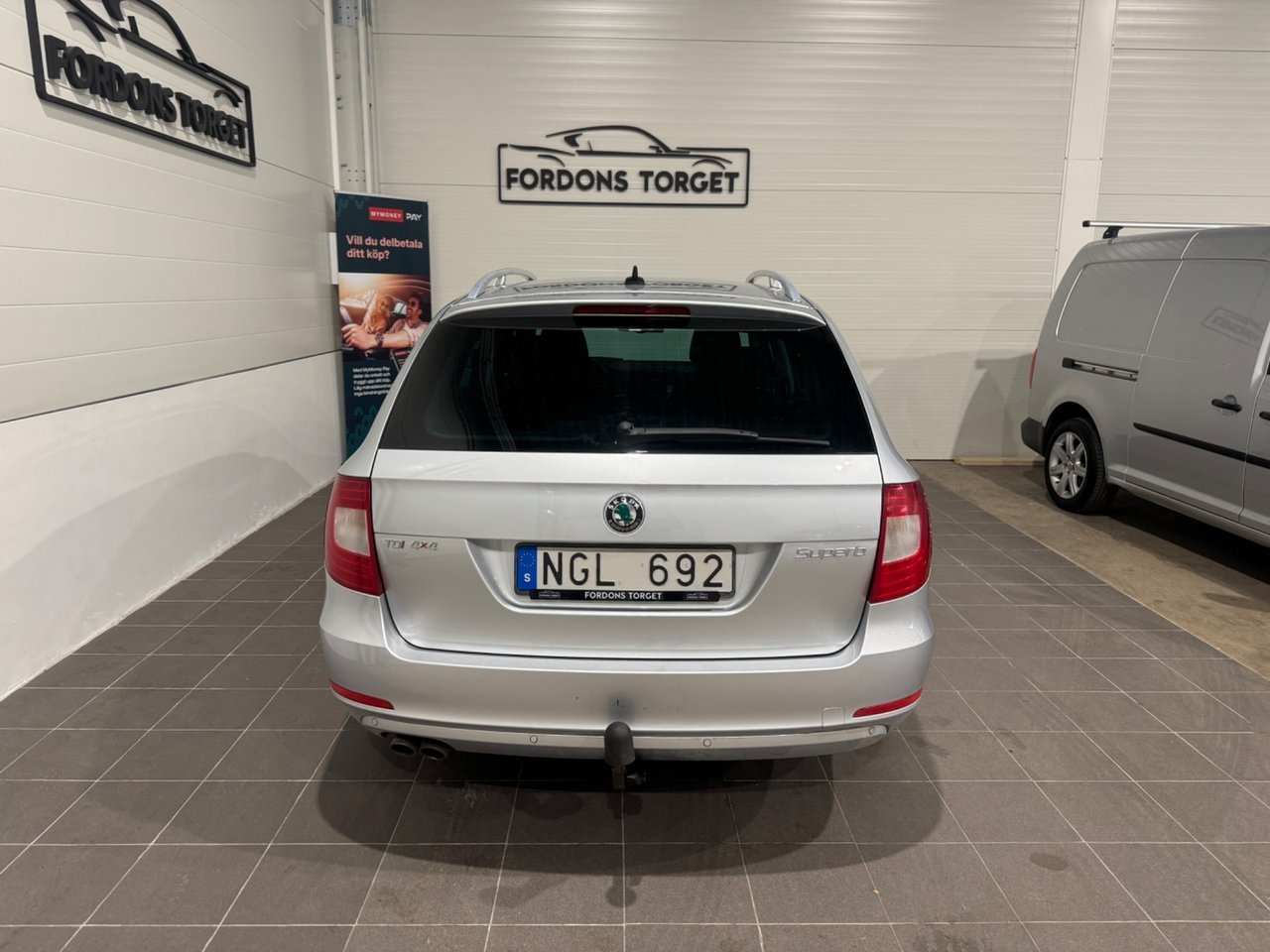 Skoda Superb 2.0 TDI Ambition 2013, kuva 6/10