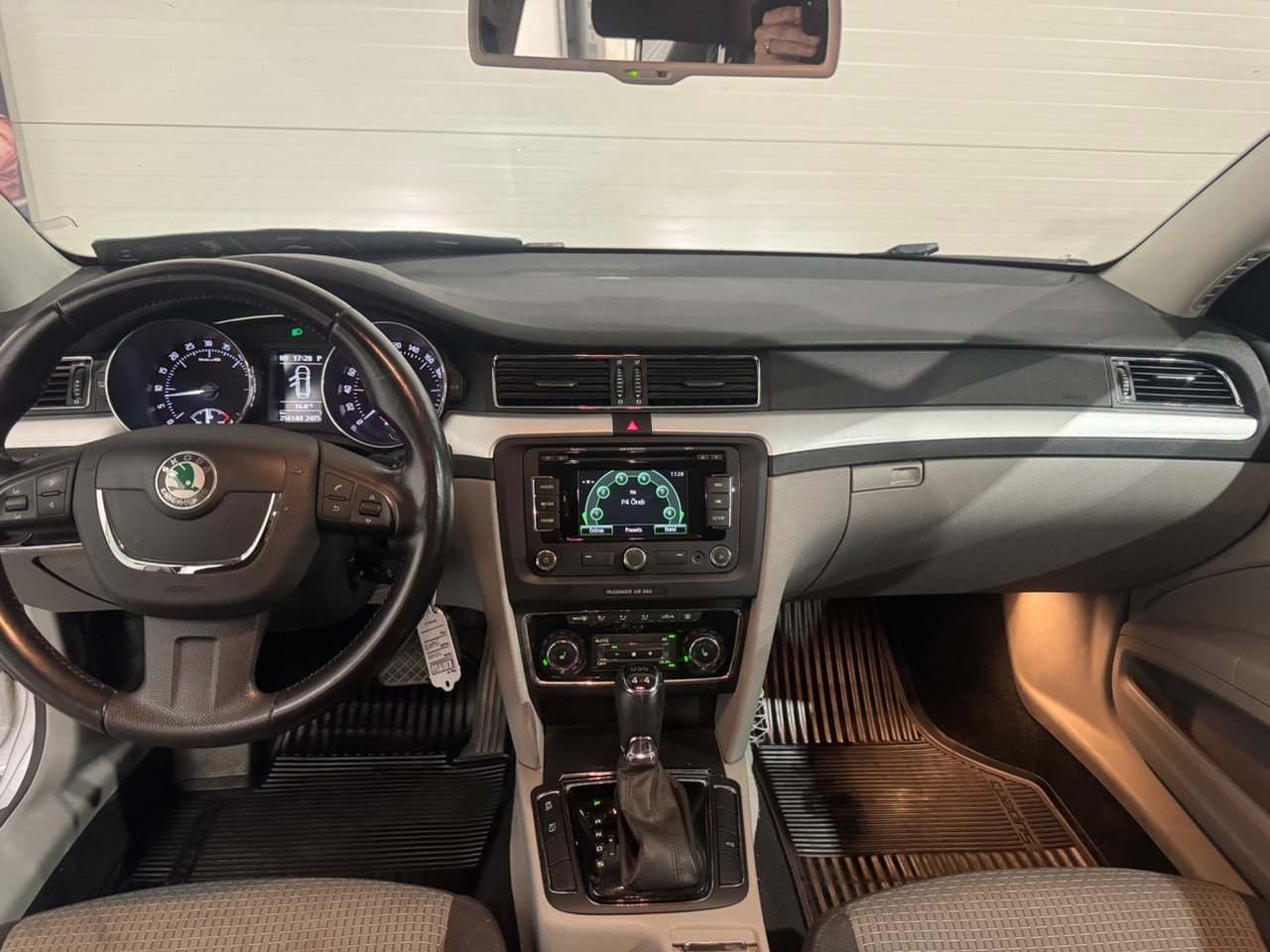 Skoda Superb 2.0 TDI Ambition 2013, kuva 7/10