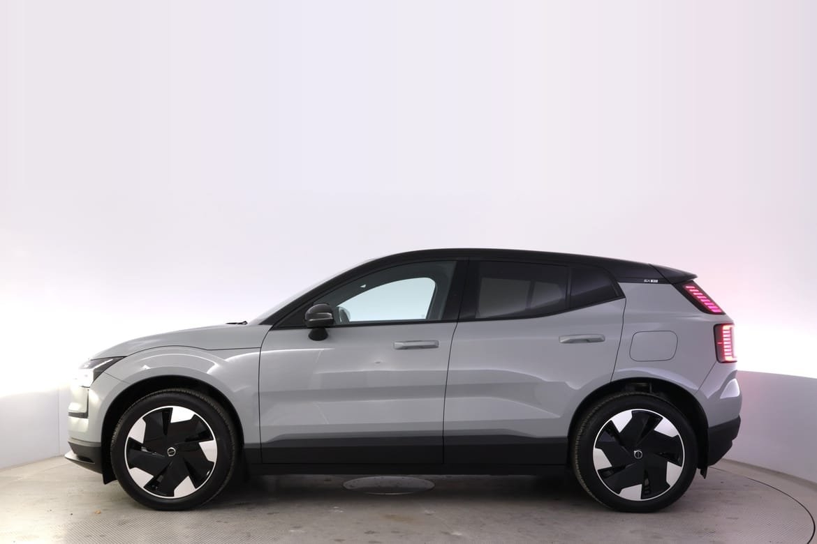 Volvo EX30 Extended Range Plus 2025, bild 2/10