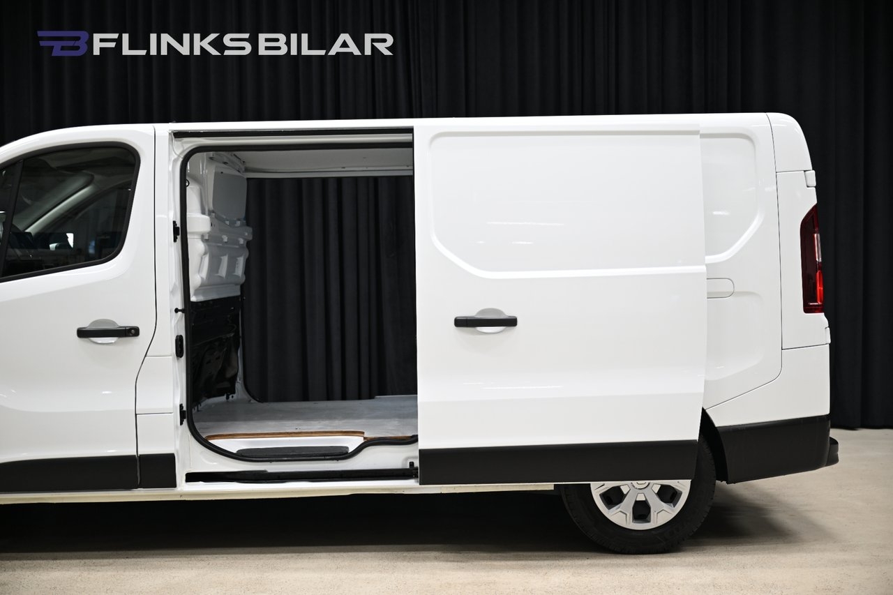 Renault Trafic dCi 150HK L2 Automat 2023, bild 6/10