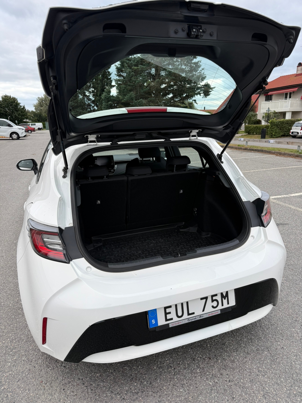 Toyota Corolla Hybrid e-CVT 2021, bild 6/7
