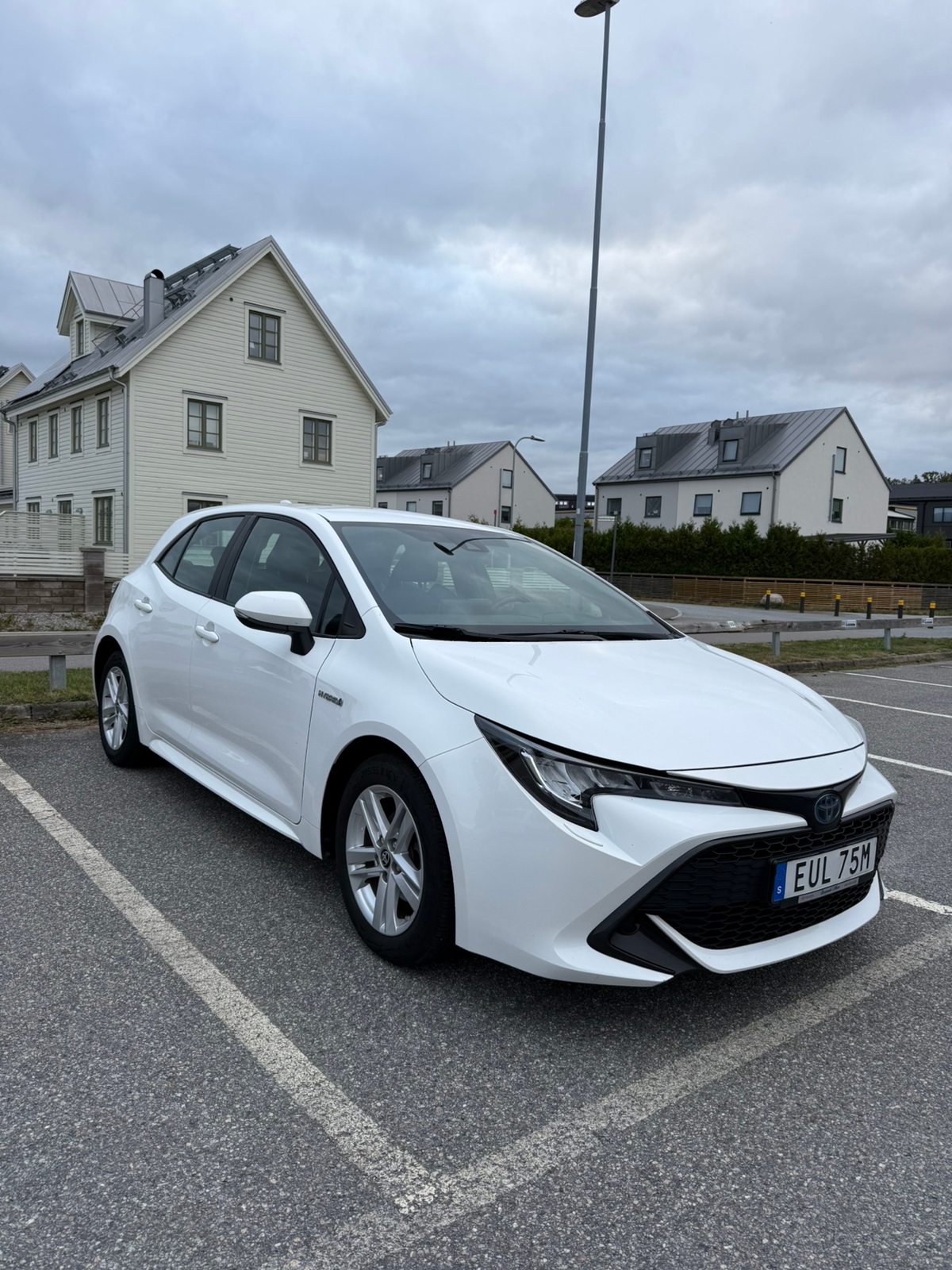 Toyota Corolla Hybrid e-CVT 2021, bild 2/7