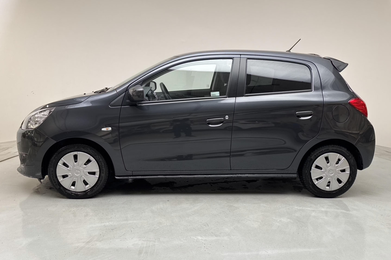 Mitsubishi Space Star 2015, bild 2/8