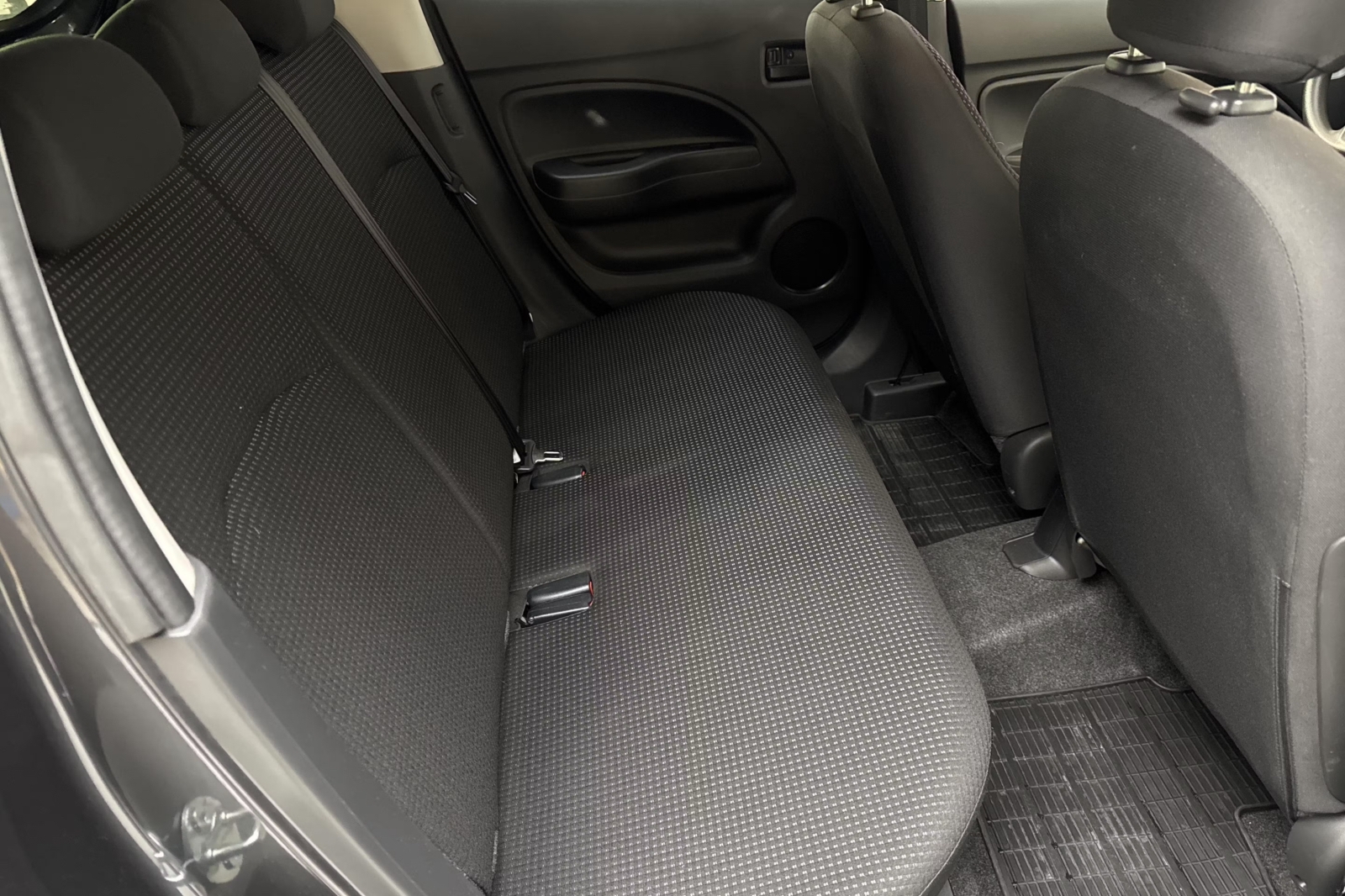 Mitsubishi Space Star 2015, bild 7/8
