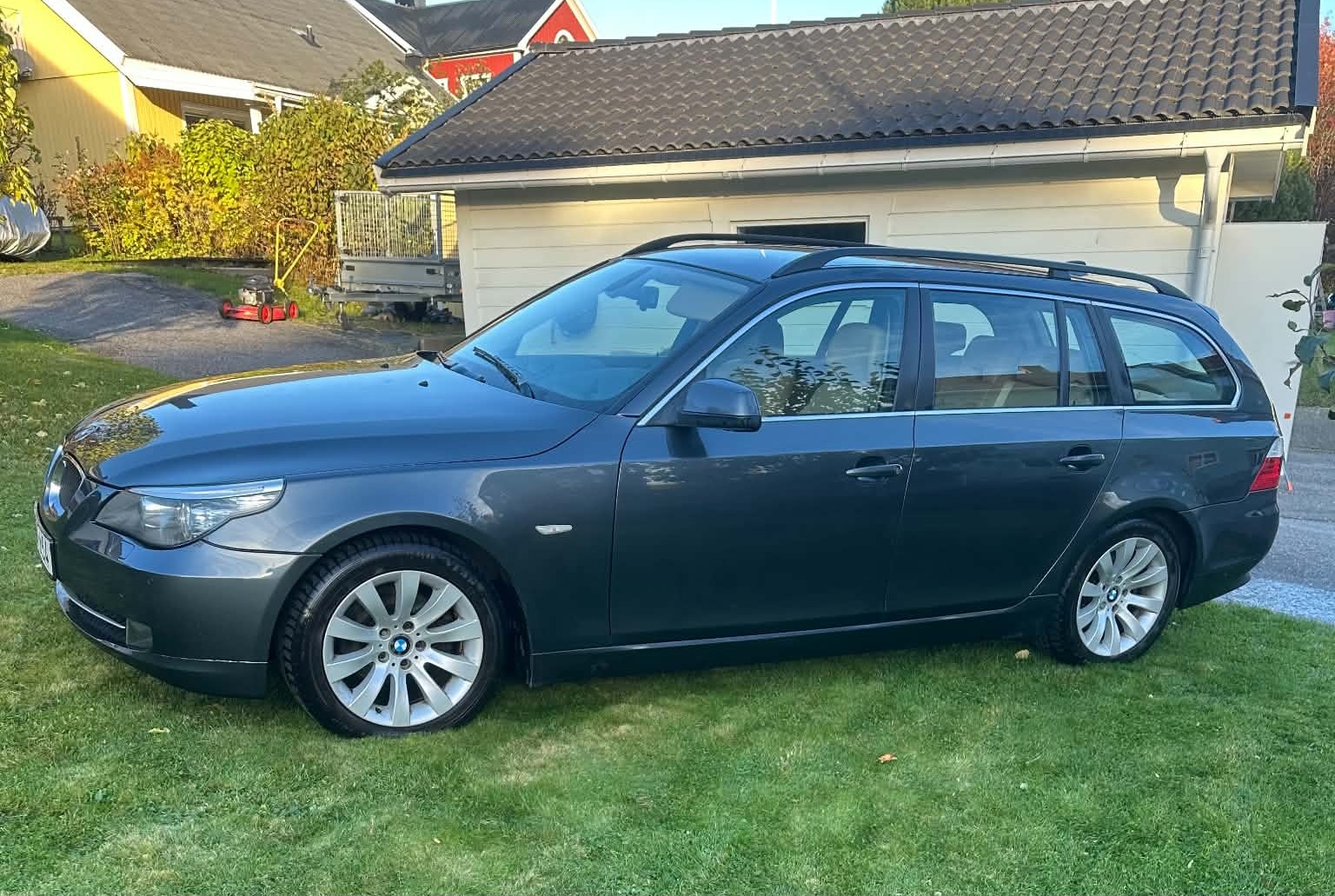 BMW 520 i Touring Manuell 2010, bild 2/5