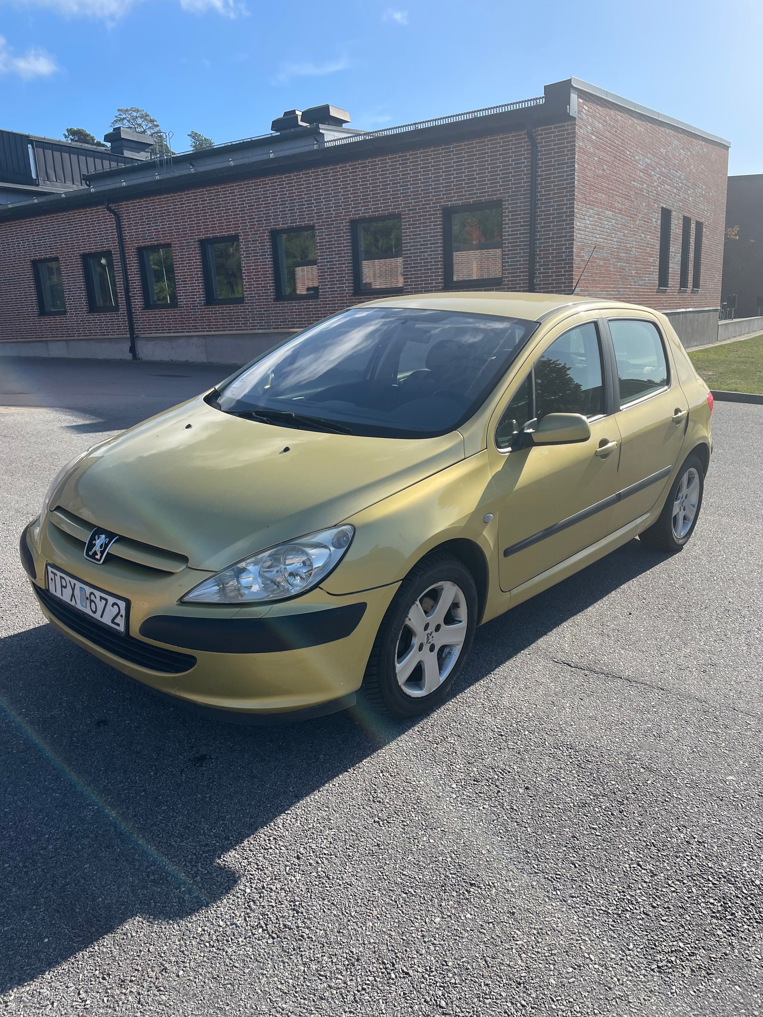 Peugeot 307 5-dörrar 2.0 Manuell 2003, bild 2/5