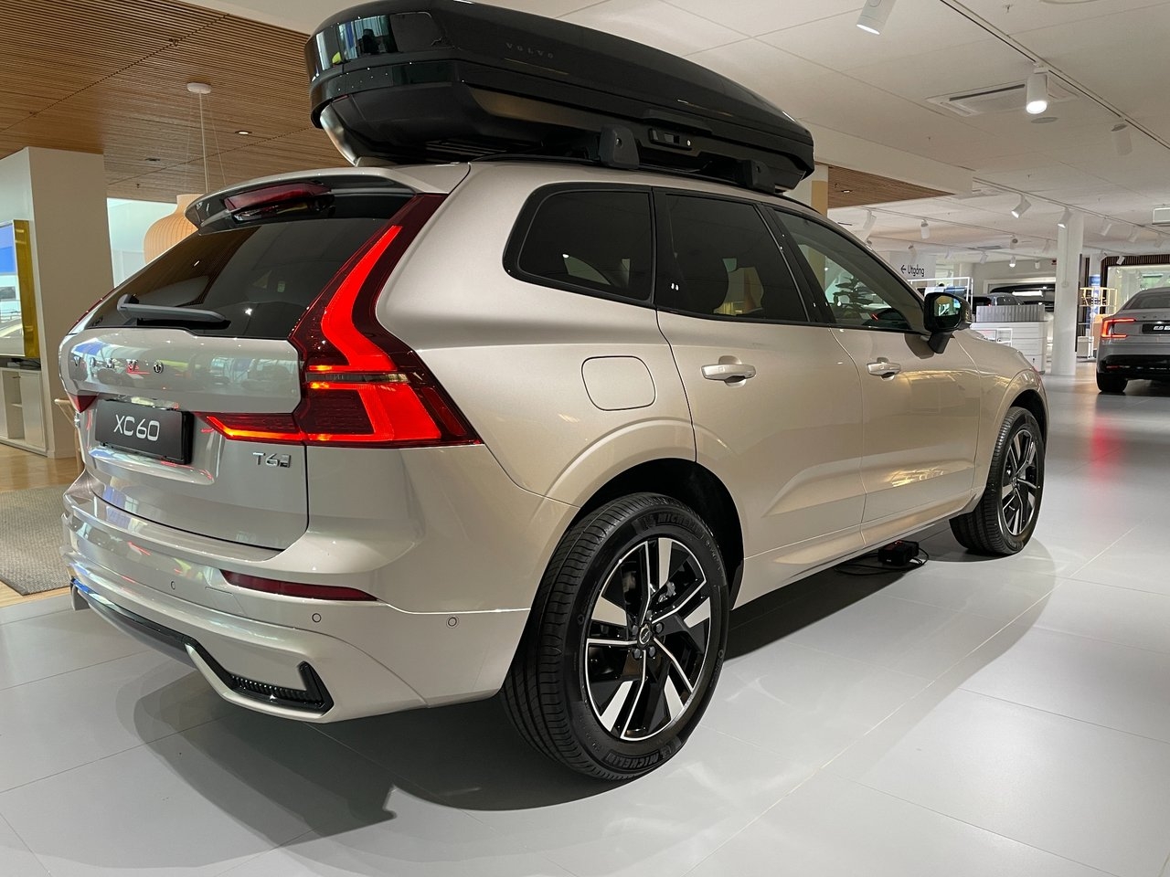 Volvo XC60 PLUS NORDIC EDT 2027, bild 3/5