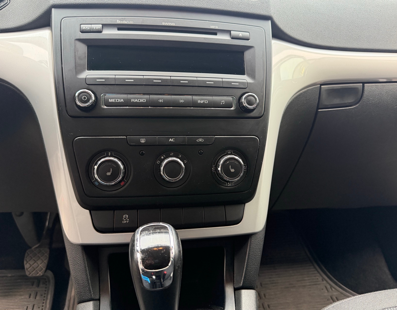 Skoda Yeti 1.2 TSI 2012, bild 7/8