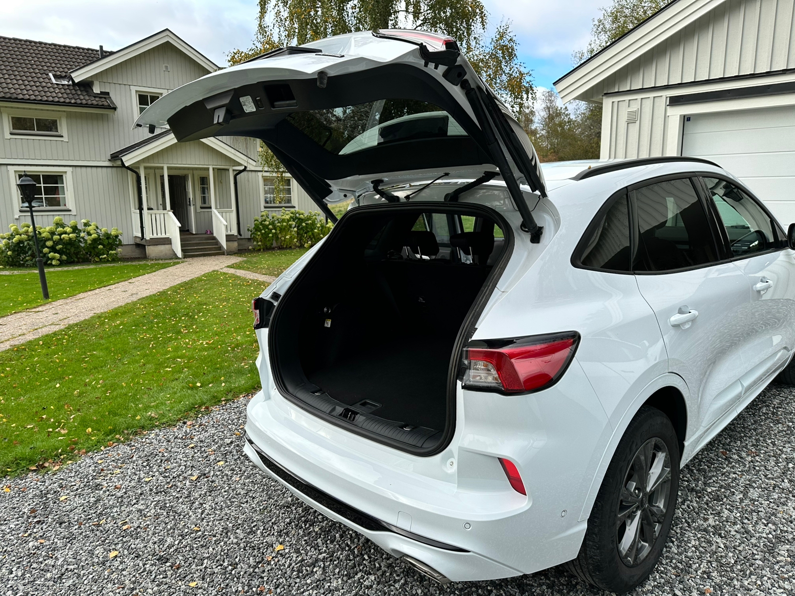 Ford Kuga Plug-In Hybrid E-CVT 2022, bild 5/9
