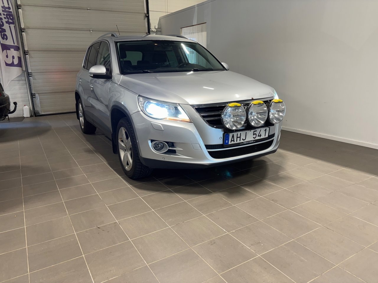 Volkswagen Tiguan 2.0 TDI Sport & Style 2011, photo 2/8