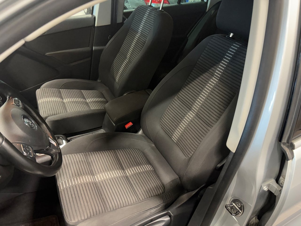 Volkswagen Tiguan 2.0 TDI Sport & Style 2011, photo 8/8