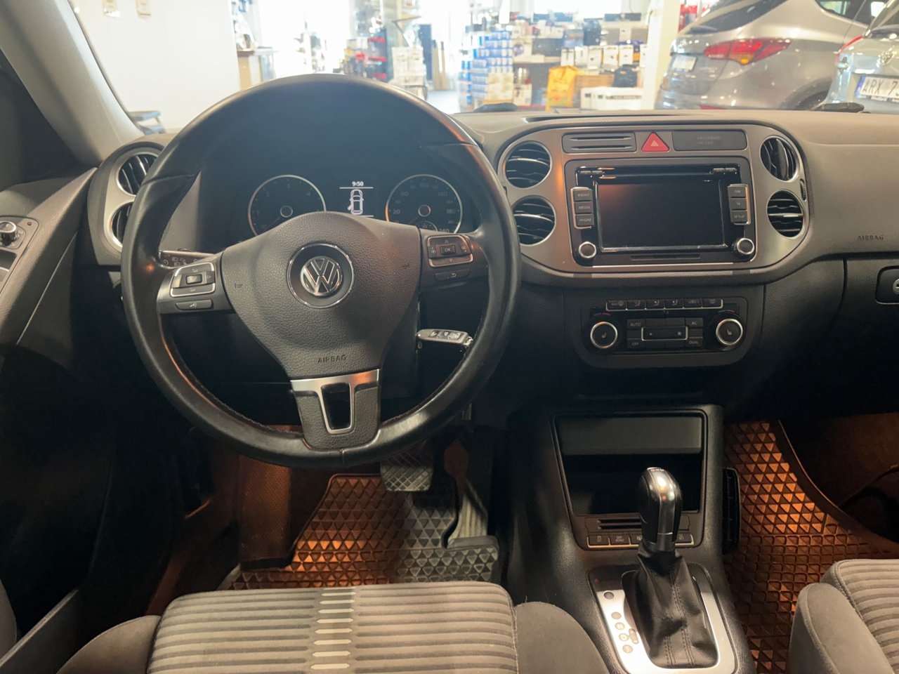 Volkswagen Tiguan 2.0 TDI Sport & Style 2011, photo 7/8
