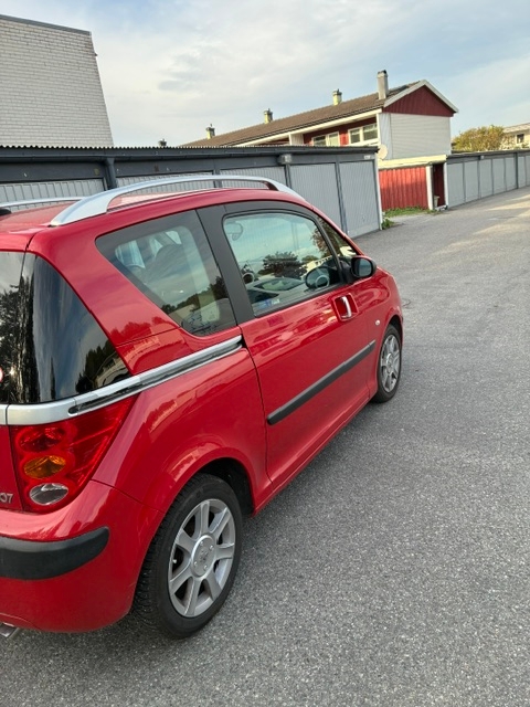 Peugeot 1007 1.4 Manuell 2006, bild 2/5
