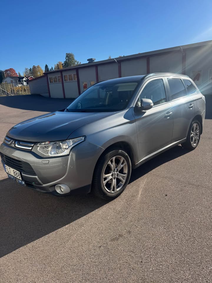 Mitsubishi Outlander 2.2 DI-D 2013, bild 2/7